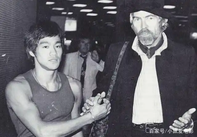 对决过布拉德·皮特?李小龙在《好莱坞往事》背后真实的历史故事