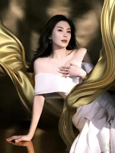 张雨绮微博之夜图赏纵享丝滑德芙巧克力广告既视感