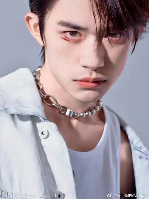 谢娜喊易烊千玺多多见面##时代少年团给易烊千玺庆生