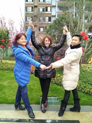 我们三人的造型美吧