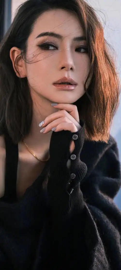 高冷女王戚薇高清手机壁纸