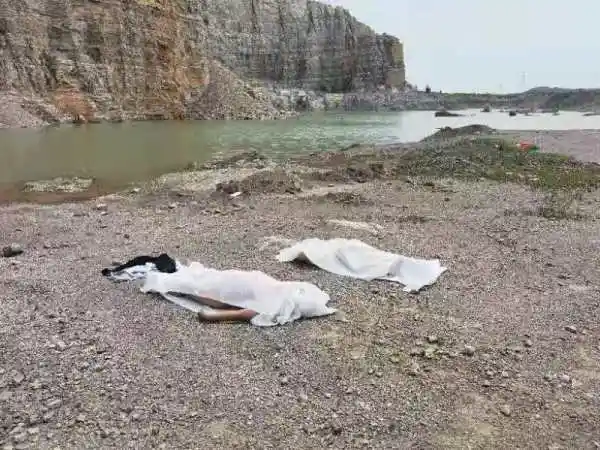 山东枣庄两初二学生溺水死亡 家长称事发地为省交界处采石塘 事发后两