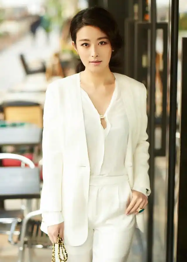 徐百卉,《大好时光》胡歌初恋女友姗姗,穿搭恬静优雅,温婉气质