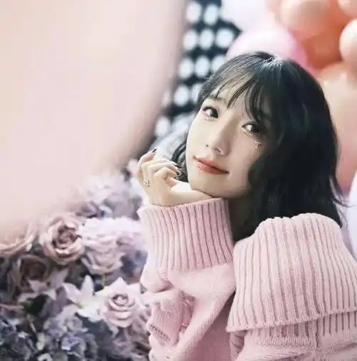 主捧的女艺人是吴宣仪和程潇,没她什么事了,公司基本已经放弃了孟美岐