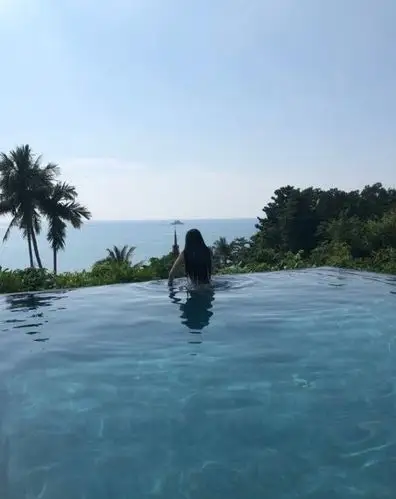 李咏妻子哈文晒15岁女儿近照 长发素颜好清纯(图)