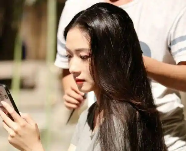 正当红时怀孕产女,半个娱乐圈送来祝福,而女儿生父至今仍是个谜_万茜