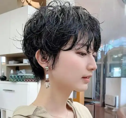 女生烫什么卷发好看(女生长头发烫卷什么样式的好看)