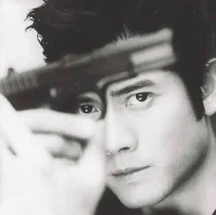 简介:郭富城无忌vs未来黑白帅气写真图片,分享一组郭富城图片给大家