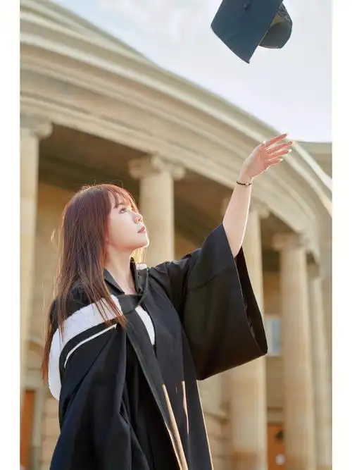 毕业当然要拍照记录多大学士服毕业写真