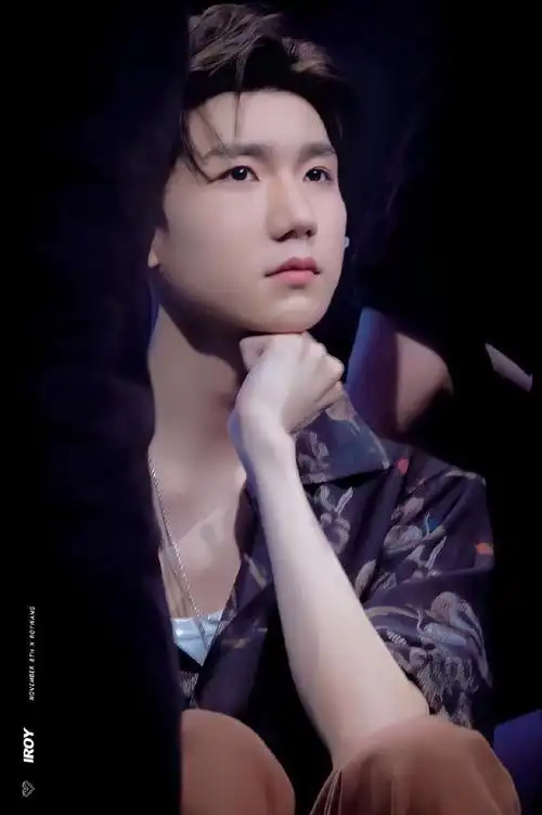 210606 王源《谁是宝藏歌手》高清大图分享 绝美锁骨让人总是移不开