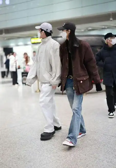 井柏然刘雯两个人好好嗑 无论是身高还是颜值都很搭 而且还总是不经意