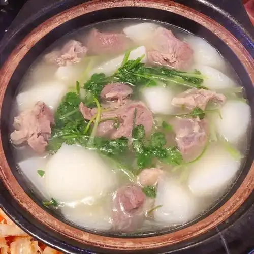 佩尼ge做的清汤萝卜炖羊肉