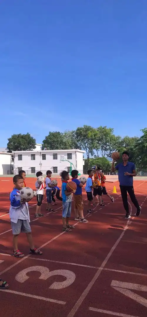 快乐的体育课——大安镇中心学校