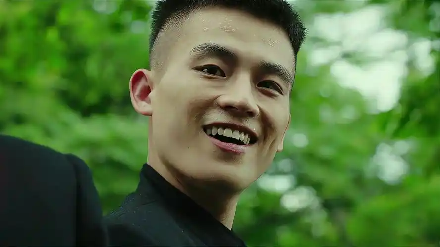 青禾男高:欧豪为了和漂亮老师打一声招呼,跑的气喘吁吁,厉害