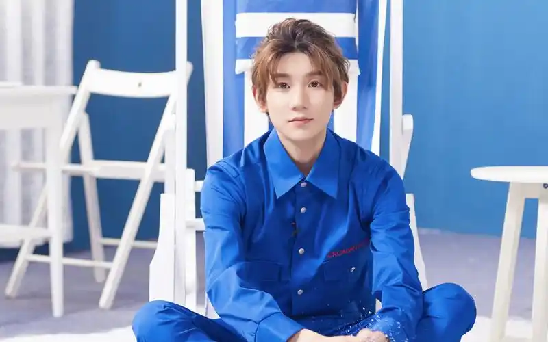 王源帅气高清图片桌面壁纸