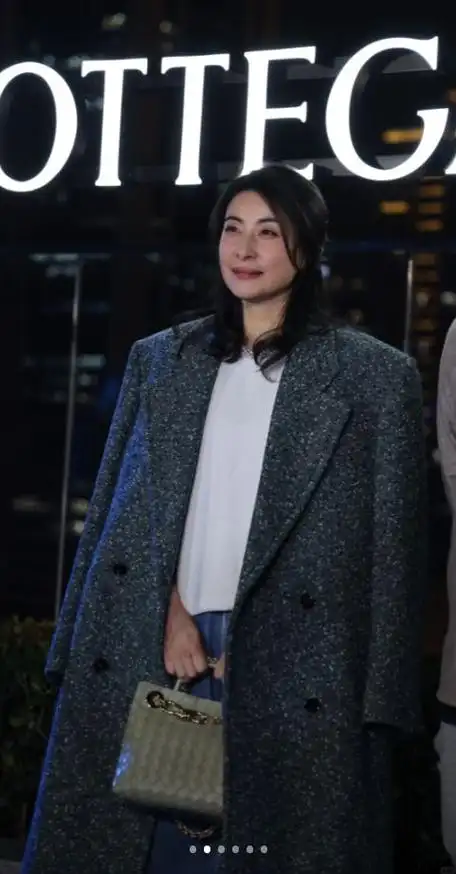 郭晶晶现身上海出席活动!穿着简单,脖子上的项链却被曝不一般!|赌王|