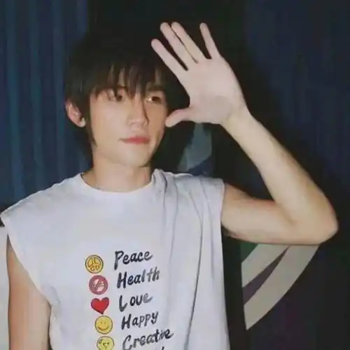 周杰伦年轻的时候真是年轻,青涩的模样让人不禁感叹时光飞逝!