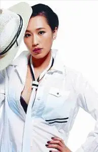 编辑偶然当选侯姝《疯狂的石头》全国挑演员时,侯姝刚从重大美视学院