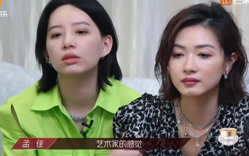 姐姐们聊天时谁注意李斯丹妮和万茜二人关系一目了然