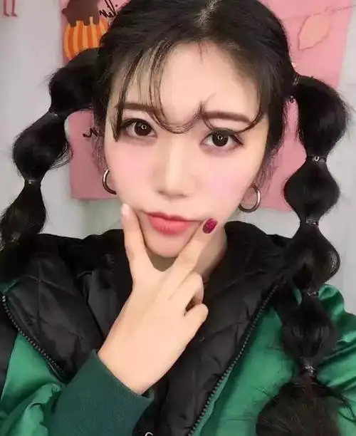 最近又火了一种新刘海,叫"桃心刘海",减龄洋气,袁姗姗都剪了