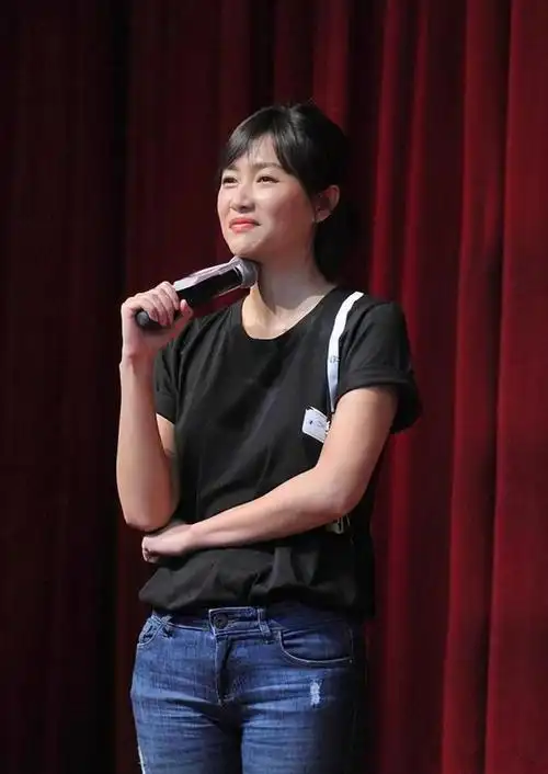 徐静蕾胖了后变化真大穿着宽松难掩臃肿还好颜值能撑得住