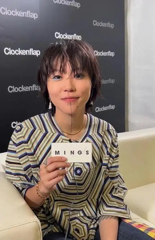 "王菲长女"窦靖童:下巴纹"虾线"好奇怪,最奇葩的还是评论区