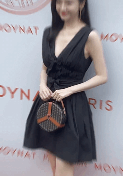 稍微关注娱乐圈动态的吃瓜群众还是随处可以看到关于景甜的报道,而且