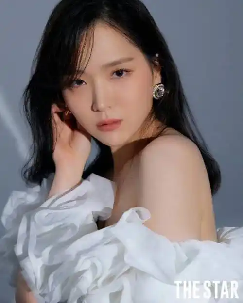 韩国艺人金智恩杂志写真曝光 小秀香肩风情万种-搜狐大视野-搜狐新闻