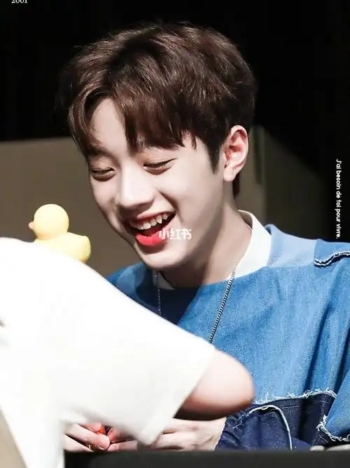 向世界安利可爱的赖冠霖