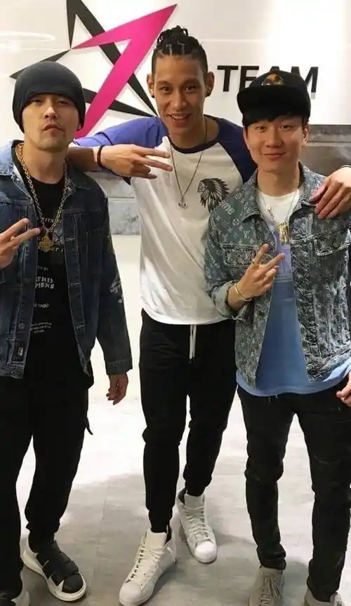 周杰伦林俊杰不玩音乐玩游戏,把游戏当娱乐也是一种放松_直播_陈赫