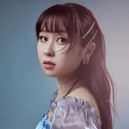 高秋梓,1998年4月28日出生于湖北省武汉市,前女子演唱组合蜜蜂少女队