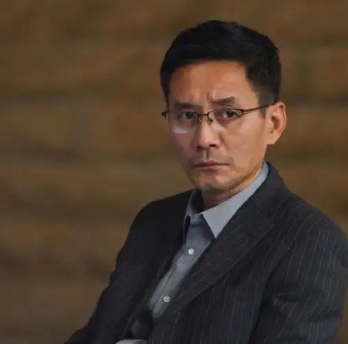 9岁从修车工转行做演员的田小洁,52岁公开认爱,终于娶到了女神江珊&