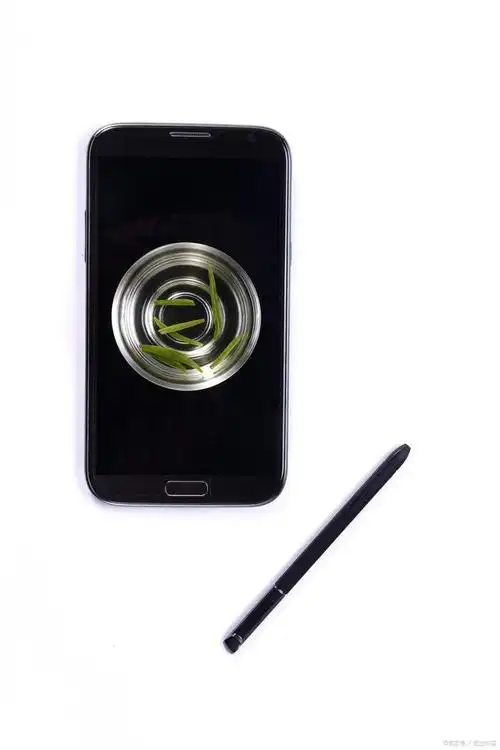 生活中必不可少的电子产品,越来越多的人喜欢在黑暗中使用手机手电筒