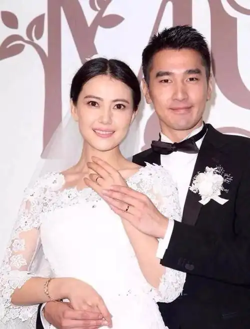 高圆圆赵又廷夫妇佩戴尚美巴黎对戒