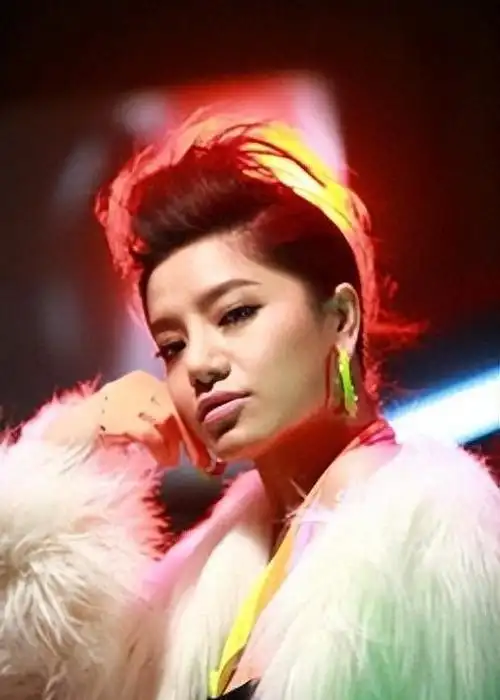 超女冠军江映蓉:因医美失败像"怪物",全身只剩眼睛是自己的!