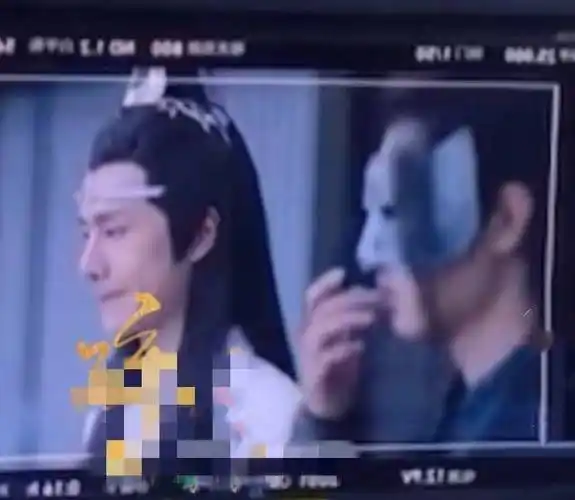 原创王一博肖战咬嘴唇花絮曝光尴尬不敢看对方咬破之后开始演