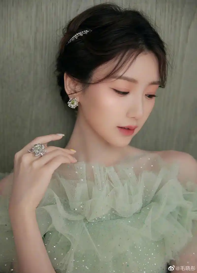 毛晓彤和关晓彤,大家觉得谁更美?