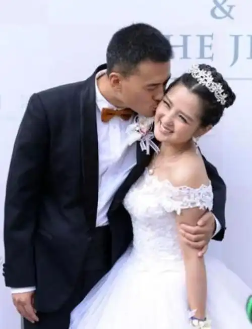 有一种迟到的算计叫何洁和赫子铭离婚后双方差距一目了然