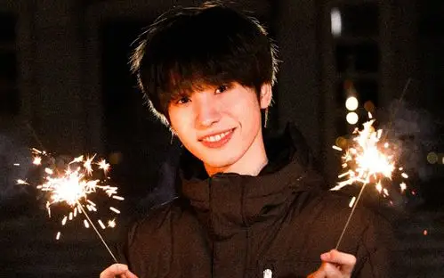 曾微博求歌的连淮伟青你3不再只是装开心