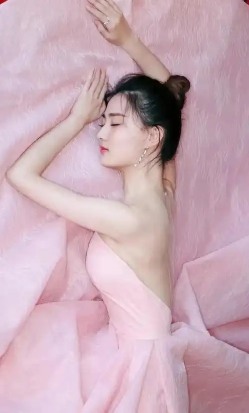 徐璐:颜值超高,美艳动人!