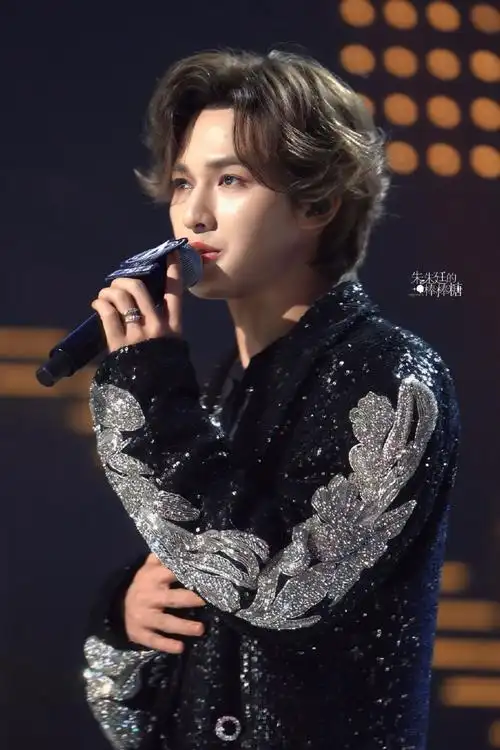 朱正廷亚洲超星团##成团夜朱正廷强忍眼泪