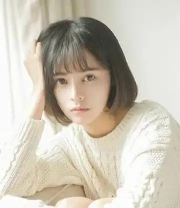 女大学生今年时尚短发发型清爽迷人又甜美清纯