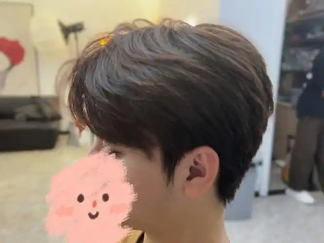 94男生选择三七分能很好地修饰脸型～清新短发适合大多数小青年,前