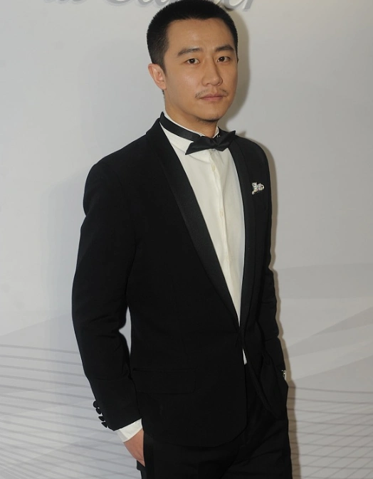 黄轩寸头满分,又解锁一个新造型 所以还有我们hold不住的吗?