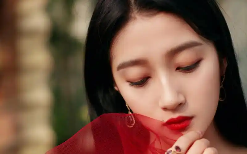 关晓彤性感美艳写真桌面壁纸