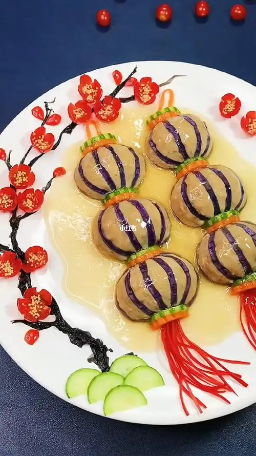 年夜饭第二道菜张灯结彩,寓意大红灯笼高高挂欢天喜地过大年.