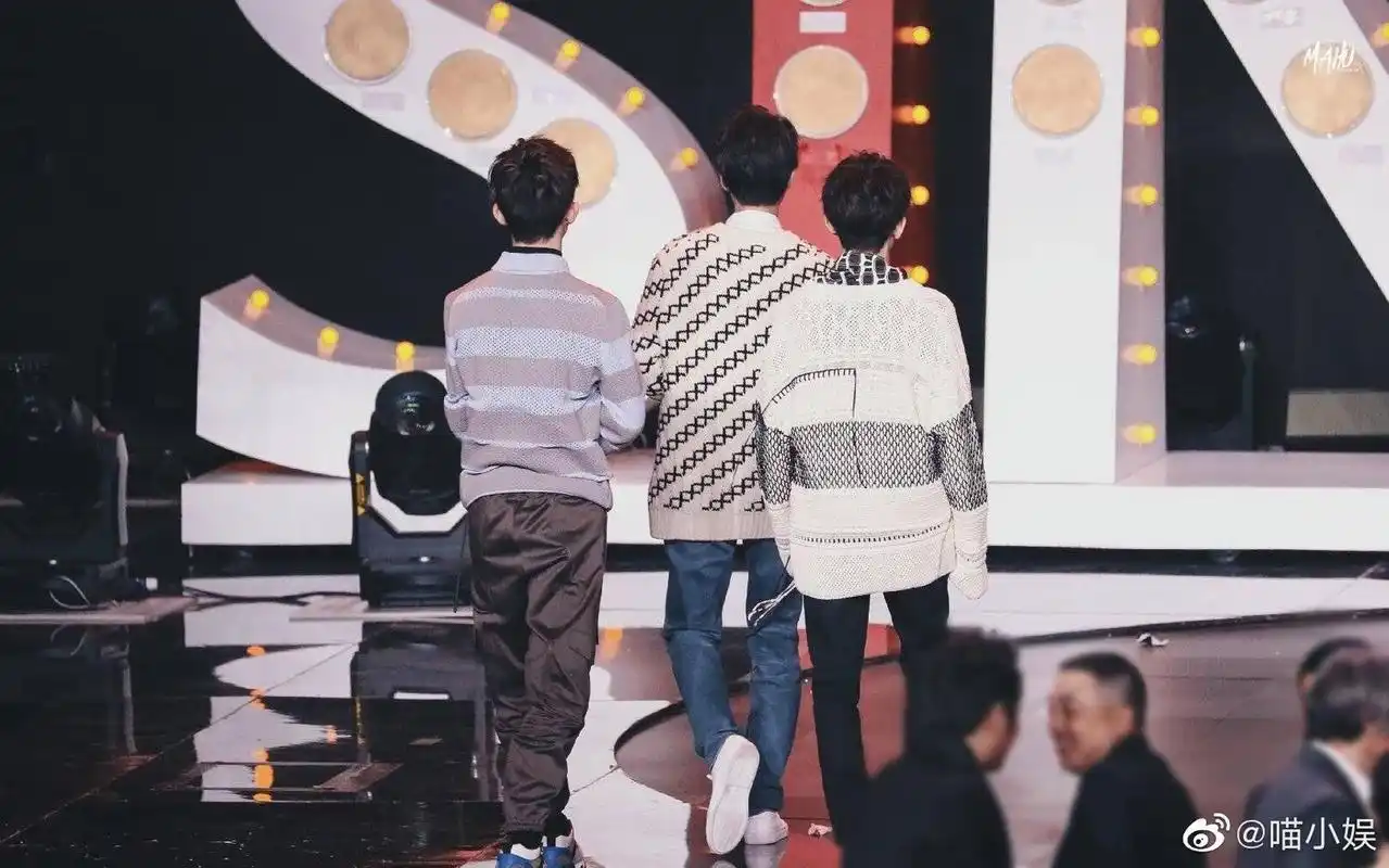 [tfboys][新闻]190501 看背影就很心动的添福宝,三人同行是最美