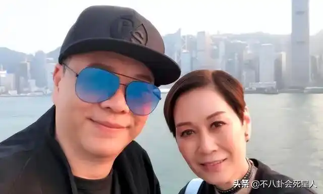 七,张卫健,57岁和周润发一样,57岁的前tvb男星张卫健和妻子至今没有生