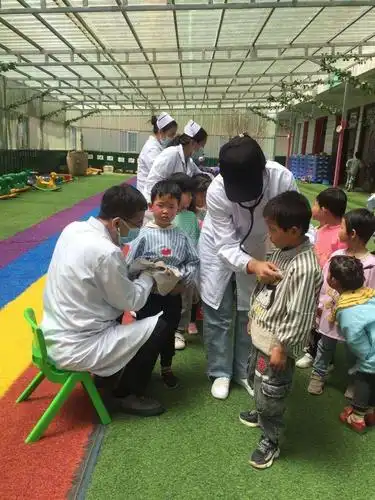 《青海省妇女儿童医院》 青海省儿科护理专业委员会 来给孩子们检查