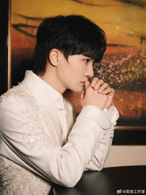 周深超话星星点点,花开深处,芬芳馥郁,乐然绽放.